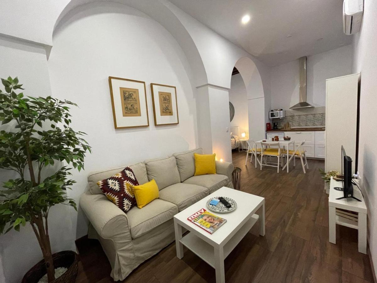 Apartamentos Turísticos Mamelón Jerez de la Frontera Exterior foto