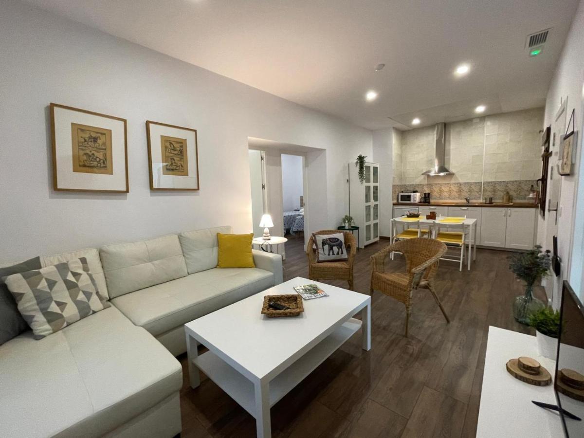 Apartamentos Turísticos Mamelón Jerez de la Frontera Exterior foto